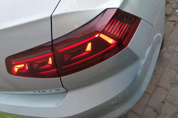 Used Volkswagen Magotan 2023 2 Million Units Limited Edition 330TSI DSG Leading Version
