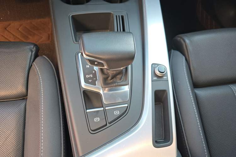 Used Audi A4L 2024 40 TFSI Fashion Dynamic Model
