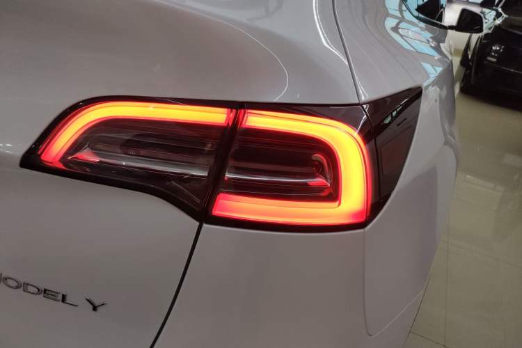 Used Tesla Model Y 2023 Long-Range All-Wheel-Drive Version