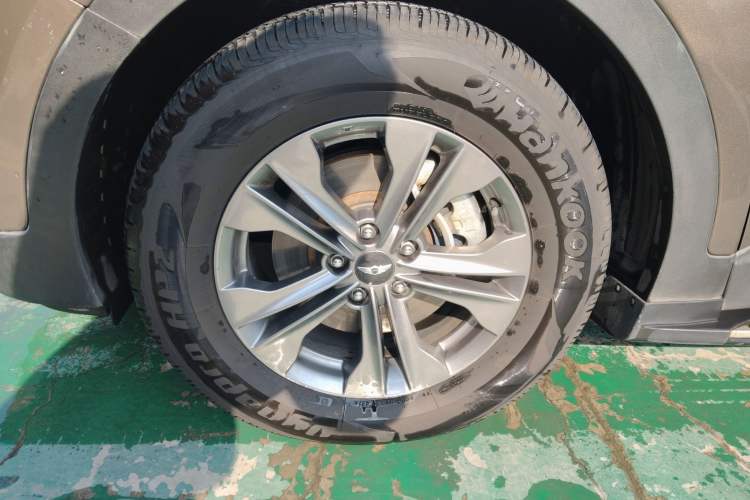 Used Hyundai Santa Fe 2013 2.4L Automatic Two-Wheel Drive Smart Version