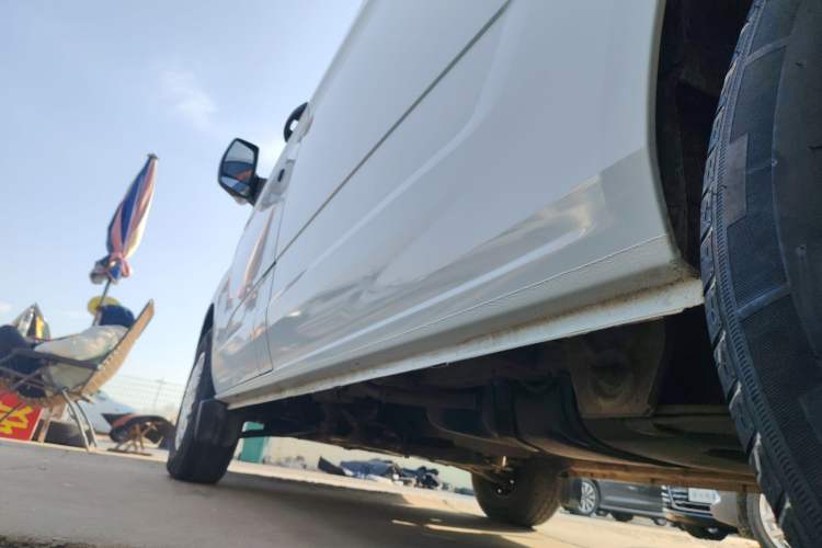 Used Ford Transit 2019 2.0T Diesel Multi-Purpose Commercial Vehicle Short Wheelbase Mid-Roof Design 6-Seater China VI Standard
