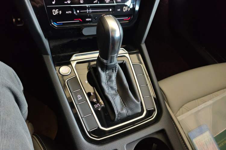 Used Volkswagen Magotan 2023 2 Million Units Limited Edition 330TSI DSG Leading Version
