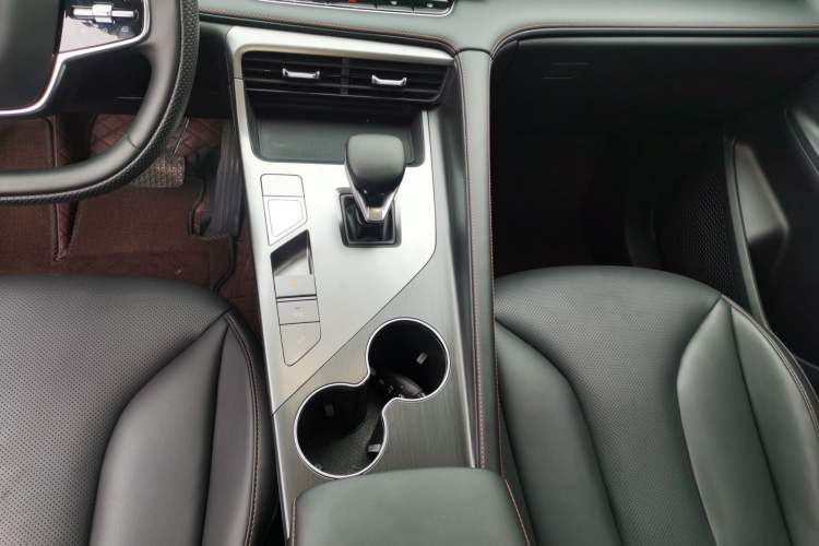 Used Roewe D5X DMH 2024 135 Luxury Edition
