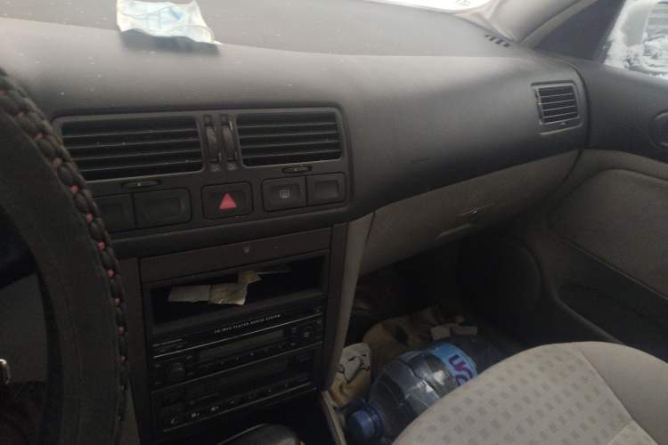 Used Volkswagen Bora Classic 2005 1.8L Comfort Auto with Sunroof
