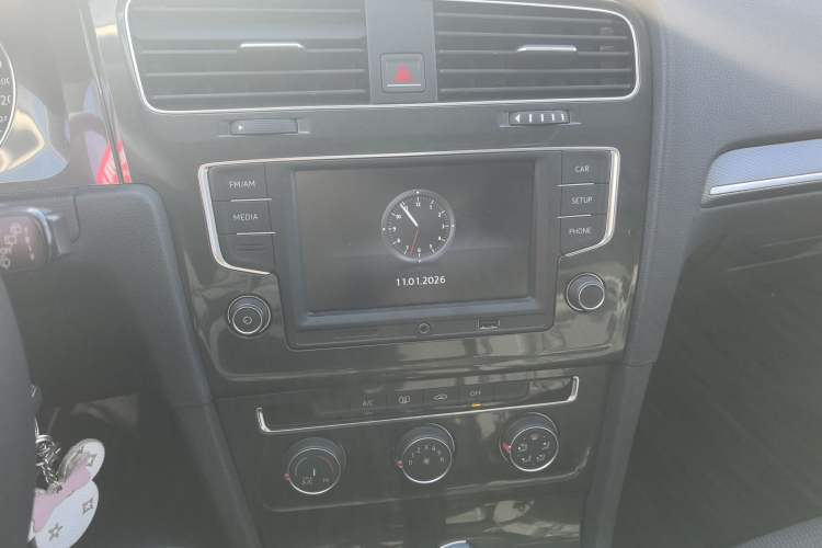 Used Volkswagen Golf 2017 1.6L Automatic Comfort Million-Vehicle Anniversary Edition
