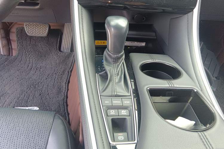 Used Toyota Avalon 2022 Dual-Engine 2.5L Luxury Edition