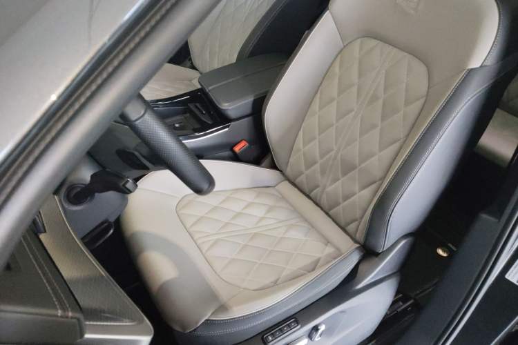 Used Volkswagen Tavendor 2024 380TSI All-Wheel Drive R-Line Cruise Edition
