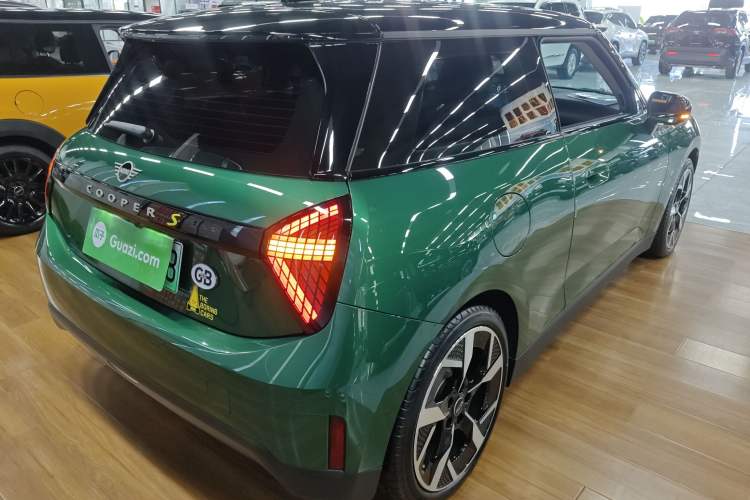 Used  Electric MINI COOPER 2024 452km COOPER SE Artist
