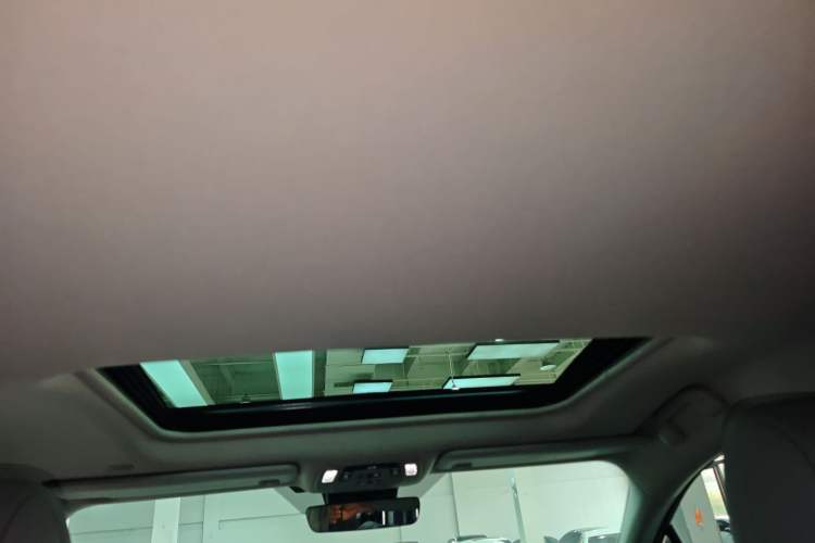 Used Toyota Granvia 2023 2.5L Hybrid Prestige PLUS Edition
