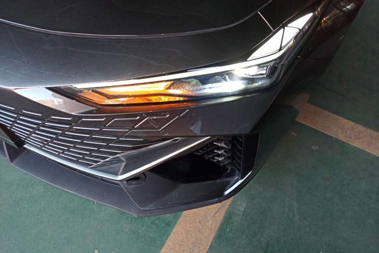 Used Changan UNI-V 2022 1.5T Prestige Version