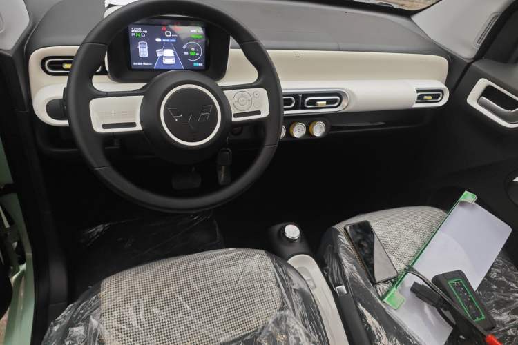 Used Wuling Hongguang MINIEV 2024 3rd Generation 215km Youth Edition
