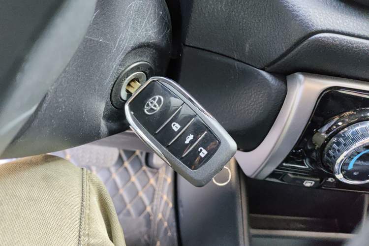 Used Toyota YARiS L 2021 X-Trail 1.5L CVT Luxury Edition