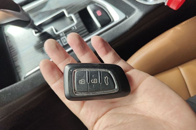 Used Dongfeng Fengdu MX5 2016 2.0L Automatic Flagship Edition
