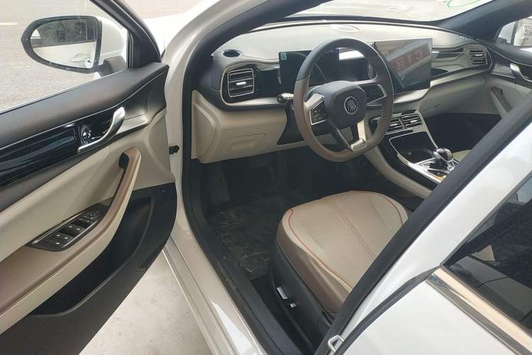 Used BYD Qin PLUS 2024 HONOR Edition DM-i 120KM Beyond Model
