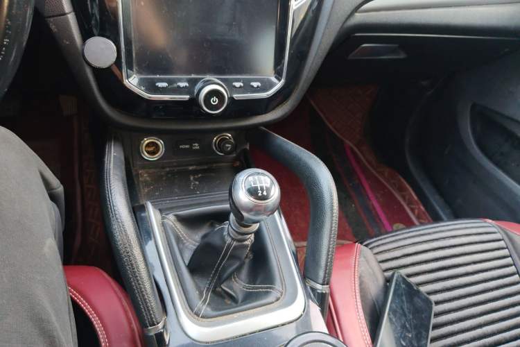 Used Zotye SR7 2016 1.5T Manual Cube Heart Edition China IV Standard
