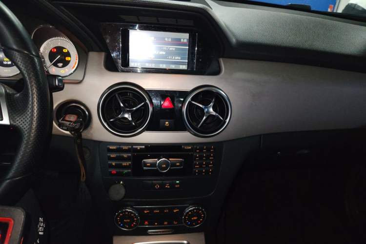 Used Mercedes-Benz GLK-Class 2015 GLK 260 4MATIC Dynamic Edition Ultimate Version
