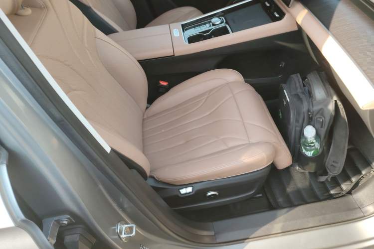 Used Chery Tiggo 8 L 2024 2.0T Two-Wheel Drive Prestige Version 5 Seats
