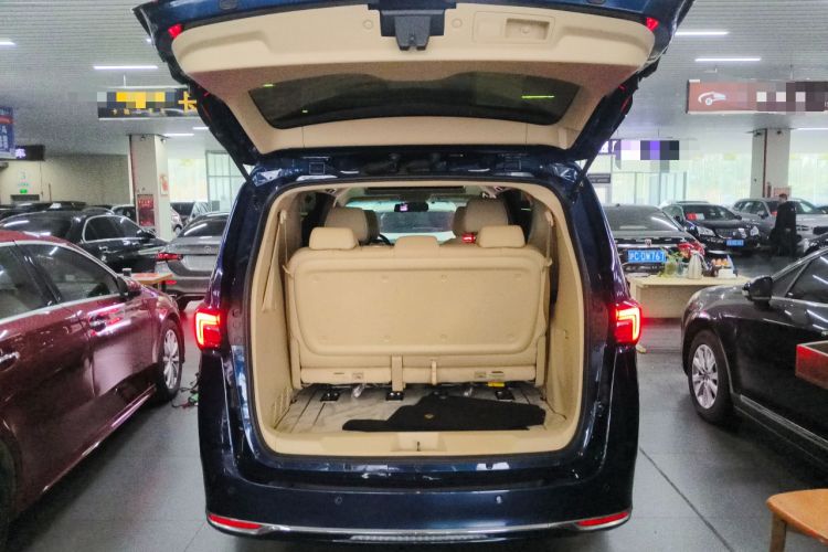 Used Buick GL8 2023 Facelifted Land Cruiser Executive Luxury Version
