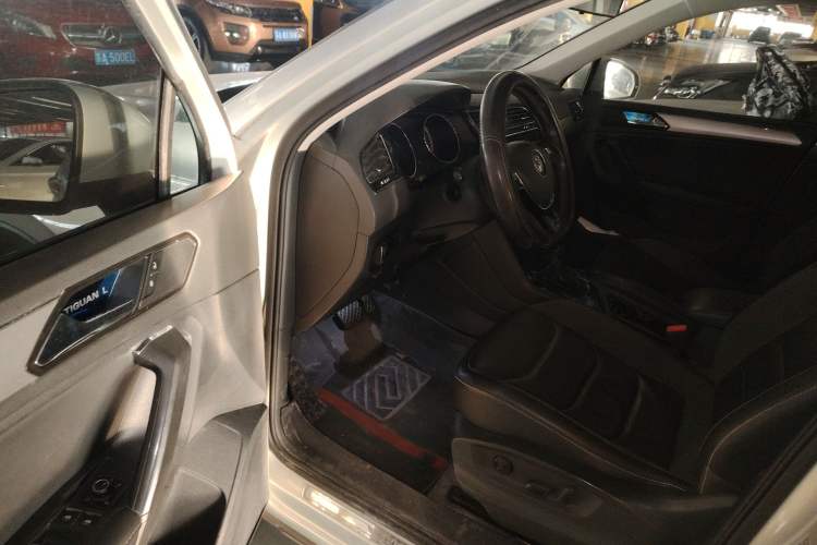 Used Volkswagen Tiguan L 2019 Updated Version 330TSI Automatic Two-Wheel Drive Panoramic Comfort Edition China VI Standard
