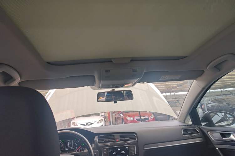 Used Volkswagen Golf 2016 230TSI Automatic Comfort Version
