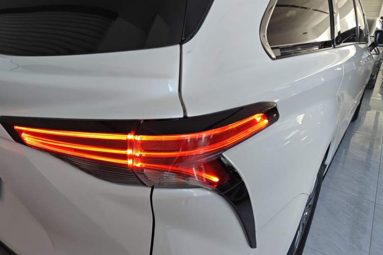 Used Toyota Sienna 2021 2.5L Hybrid Premium Edition