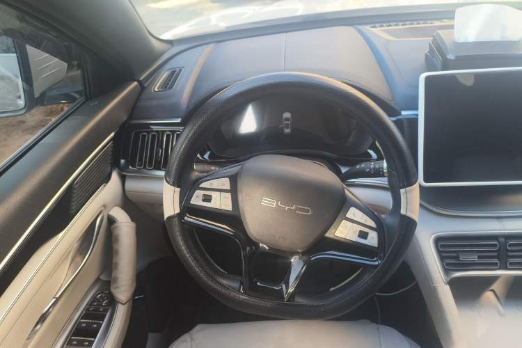 Used BYD Song PLUS New Energy 2023 Champion Edition EV 520KM Prestige Model
