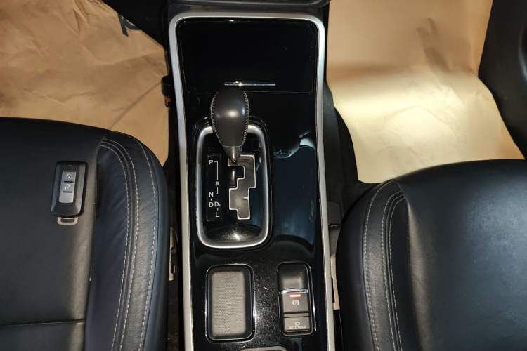 Used Mitsubishi Outlander 2019 2.0L Two-Wheel Drive Comfort Edition 5 Seats China VI Standard