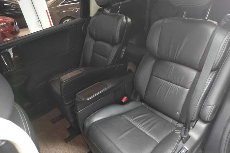 Used Honda Elysion 2016 2.4L Luxury Edition
