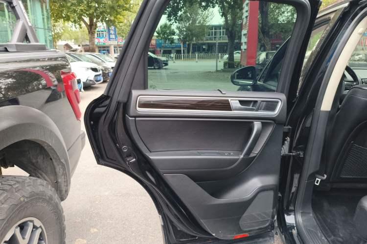 Used Volkswagen Touareg 2016 3.0 TSI High-End Version
