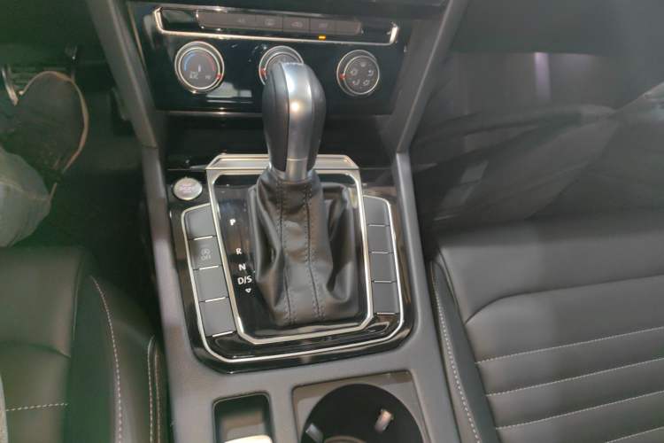 Used Volkswagen Magotan 2025 Zhongxiang Version 280TSI DSG Comfort Edition