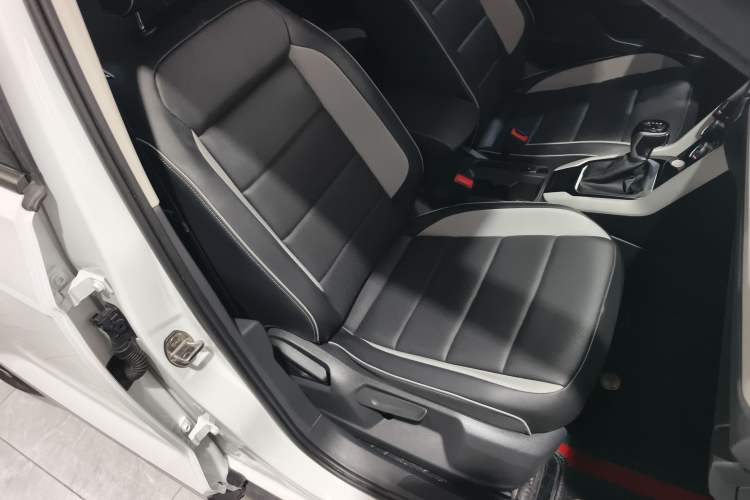 Used Volkswagen T-ROC 2024 280TSI DSG Two-Wheel-Drive Time Edition
