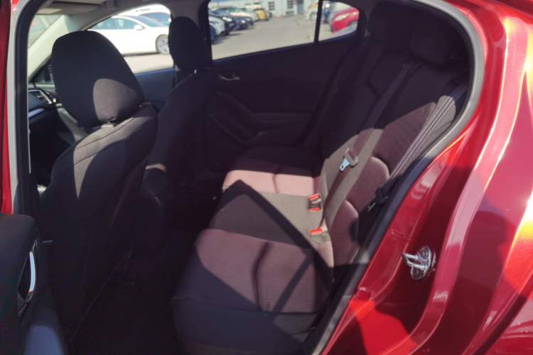 Used Mazda Mazda 3 Axela 2016 Hatchback 1.5L Automatic Luxury Model