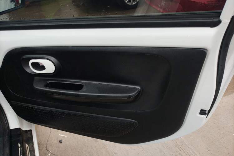 Used Roewe Clever 2021 302 km New Four-Seater Super-Efficient Version
