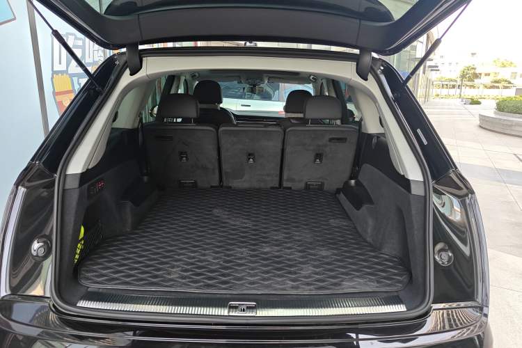 Used Audi Q7 2023 45 TFSI quattro S line Sport model