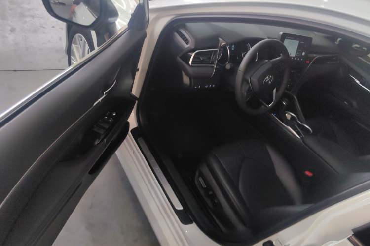 Used Toyota Camry 2021 2.0G Luxury Edition
