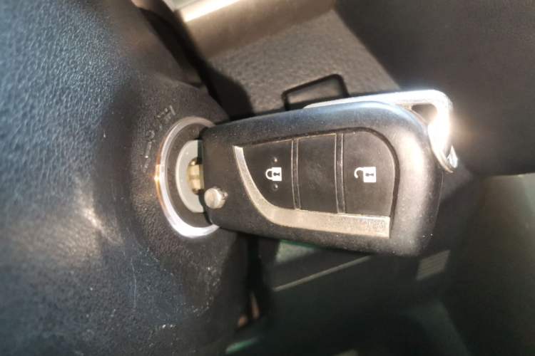 Used Toyota RAV4 2015 2.0L CVT Two-Wheel Drive Fashion Edition
