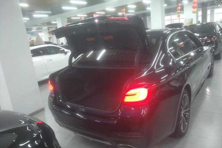 Used BMW 5 Series 2022 Second Facelift 530Li Leading Edition M Sport Package
