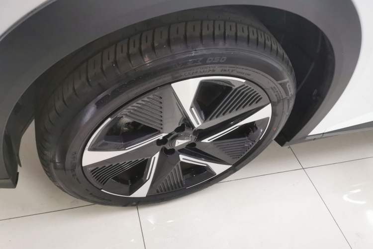 Used  S07 2023 200Max Range-Extended Version
