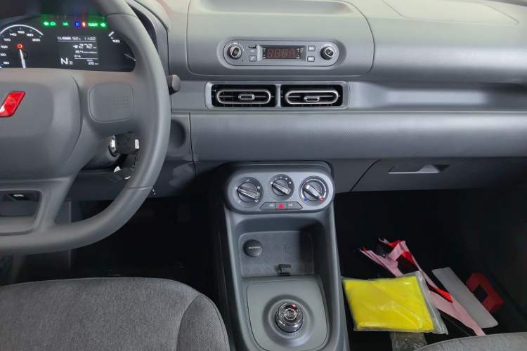 Used Wuling Hongguang New Energy 2024 All-Electric Model 300KM Practical Version
