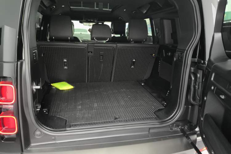 Used Land Rover Defender 2023 Facelift 110 3.0T P400 X-DYNAMIC HSE
