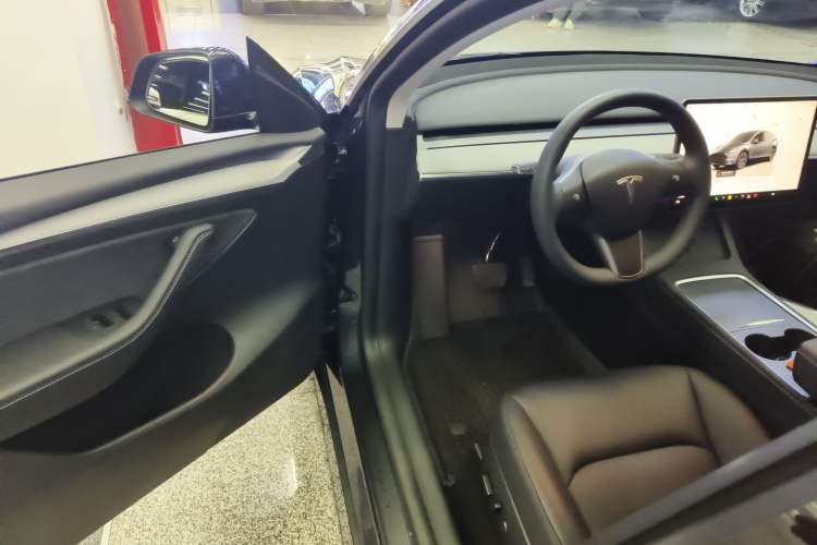 Used Tesla Model Y 2024 Rear-Wheel-Drive Version
