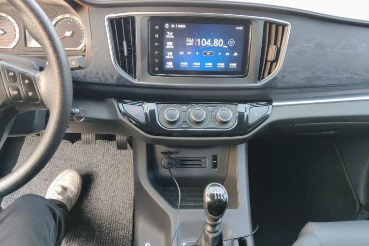 Used FORTHING Lingzhi 2022 Striving Version M5L 2.0L Luxury 7-Seater
