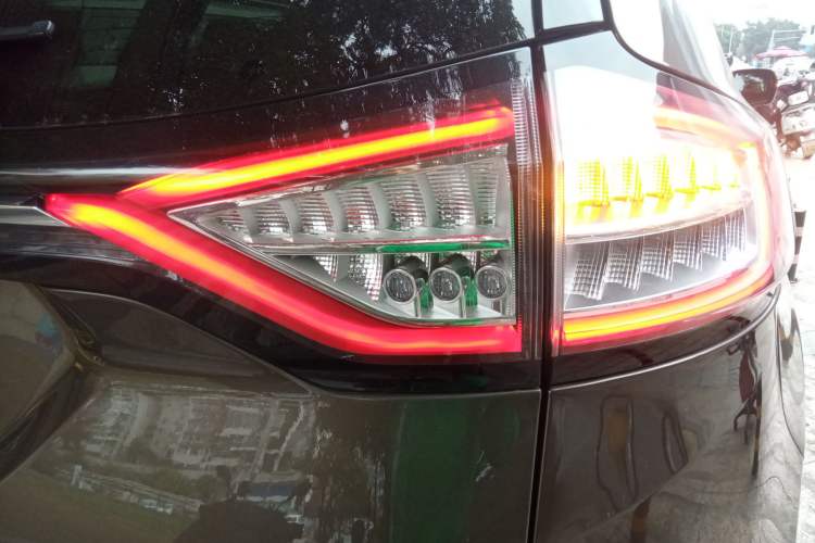 Used Ford Edge 2015 2.0T GTDi Two-Wheel-Drive High-Line Version