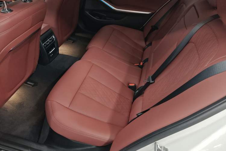 Used BMW i3 2025 eDrive 35 L
