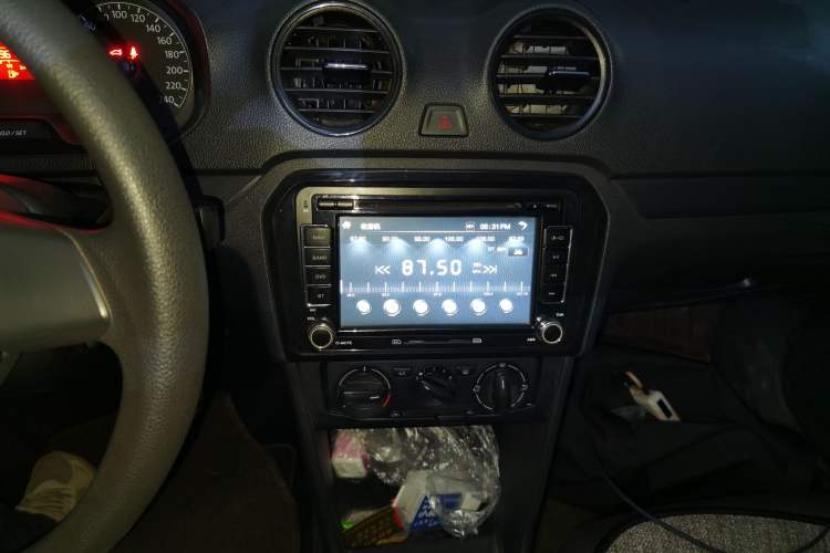 Used Volkswagen Jetta 2015 Zhuihui Edition 1.4L Manual Fashion Model