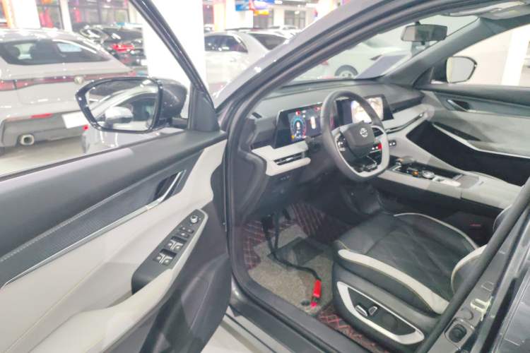 Used Changan CS75 PLUS 2023 3rd Generation 1.5T Automatic Prestige Model
