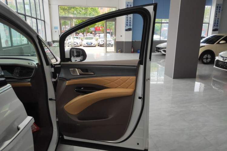 Used Denza D9 2022 DM-i 970 Four-Wheel Drive Flagship Model
