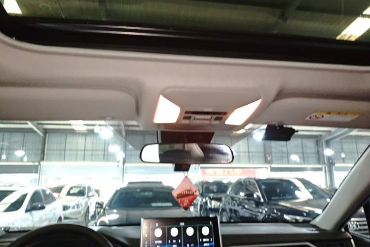 Used Toyota Wildlander 2022 Dual-Motor 2.5L E-CVT 4x4 Luxury PLUS Edition
