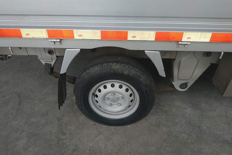 Used Jinbei Gold Card S3 2022 1.6L Flatbed Truck Standard Version 3.2 Meters SWD16MS