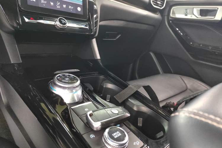 Used Ford Explorer 2020 EcoBoost 285 4x4 Titanium Edition 6 Seats